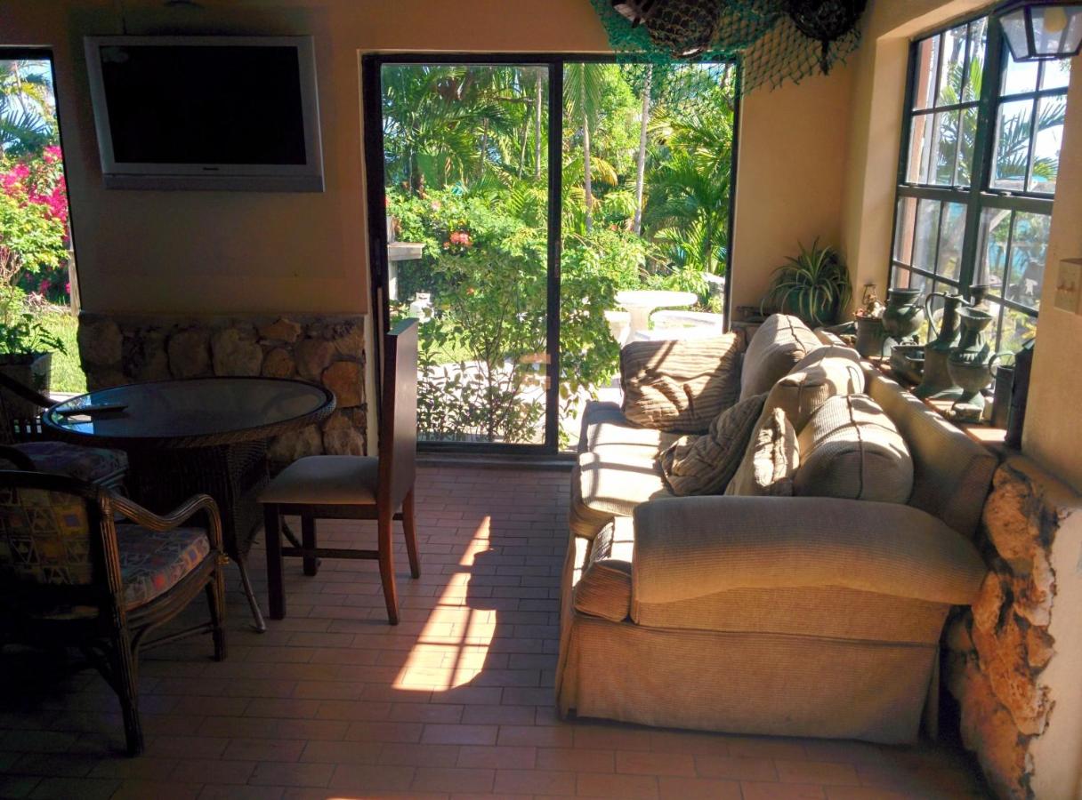 Orange Hill Beach Inn photo