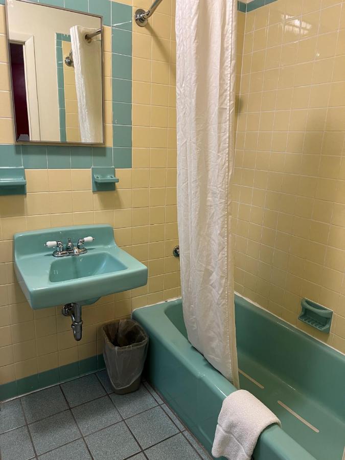 Holiday Motel — photo 17