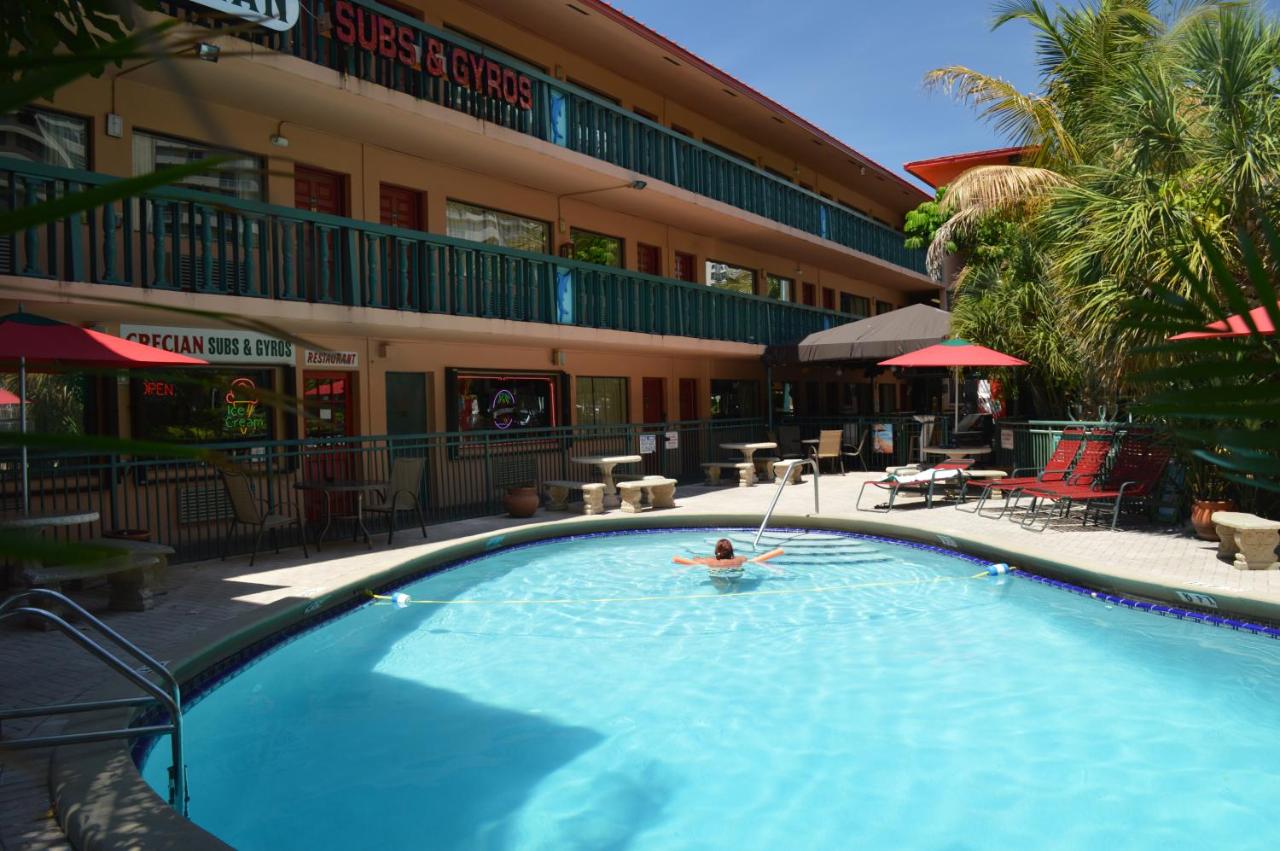 Heated swimming pool: Ft. Lauderdale Beach Resort Hotel