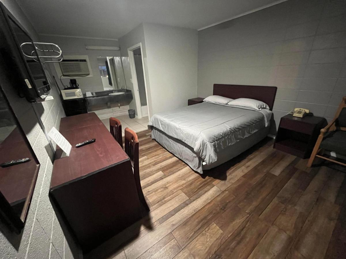 Budget Inn — photo 8