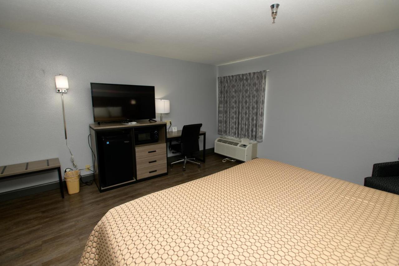 HomeTown Inn-Ringgold — photo 21