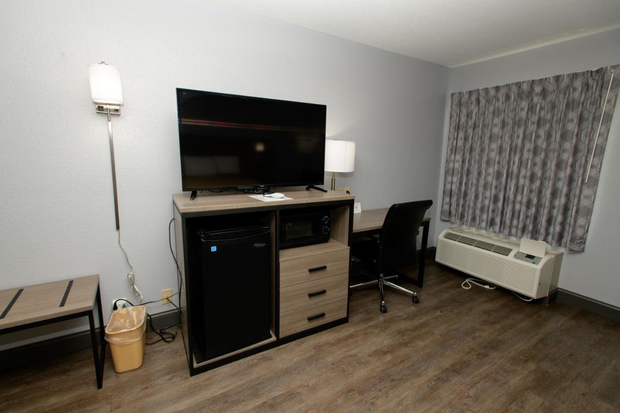 HomeTown Inn-Ringgold — photo 20