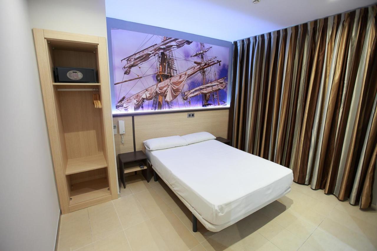 Hostal Las Flores Ramblas - 4