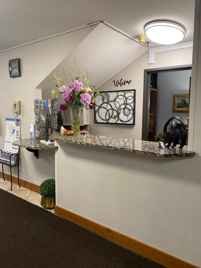 Americas Best Value Inn Dillon — photo 9