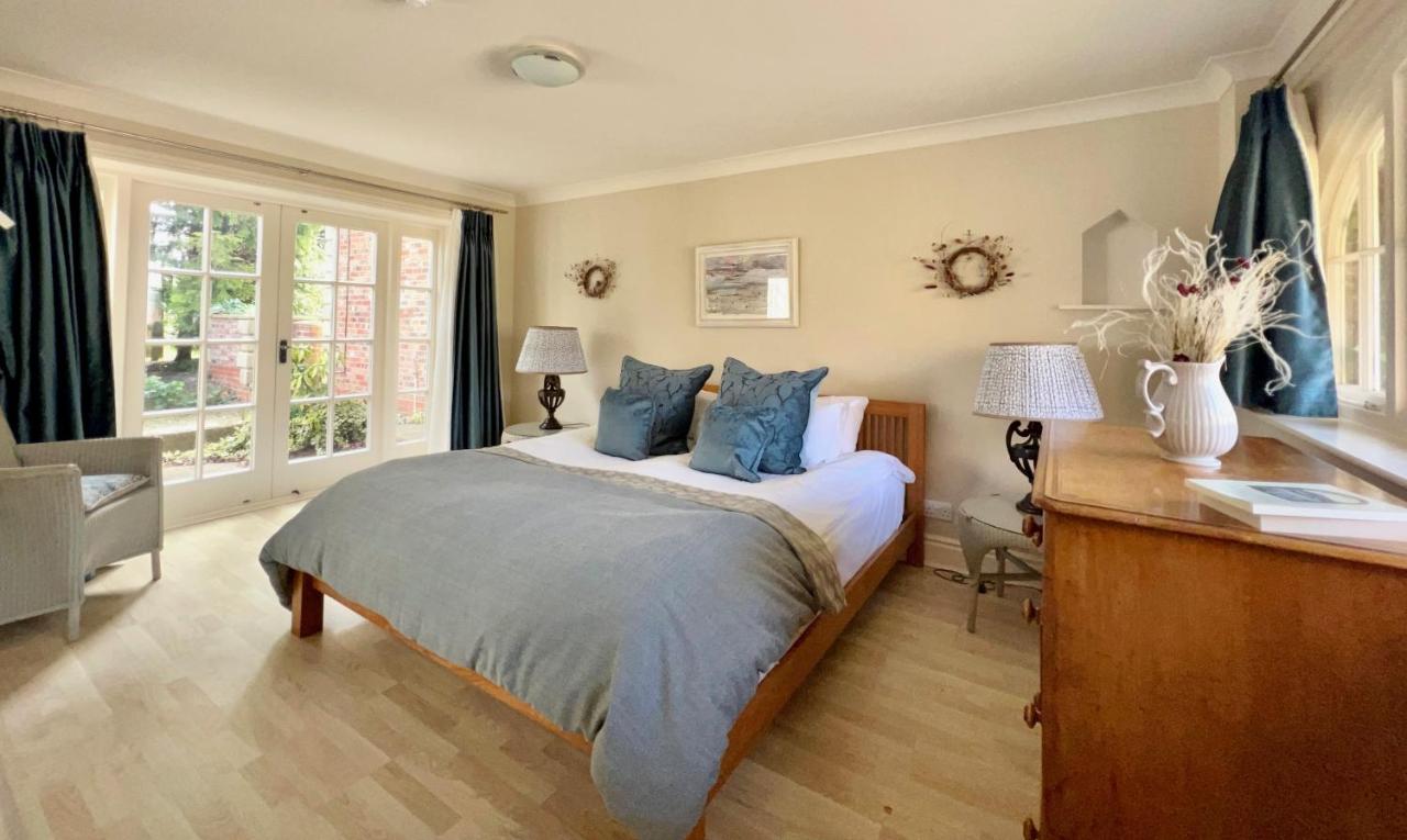 The Morris - Annex