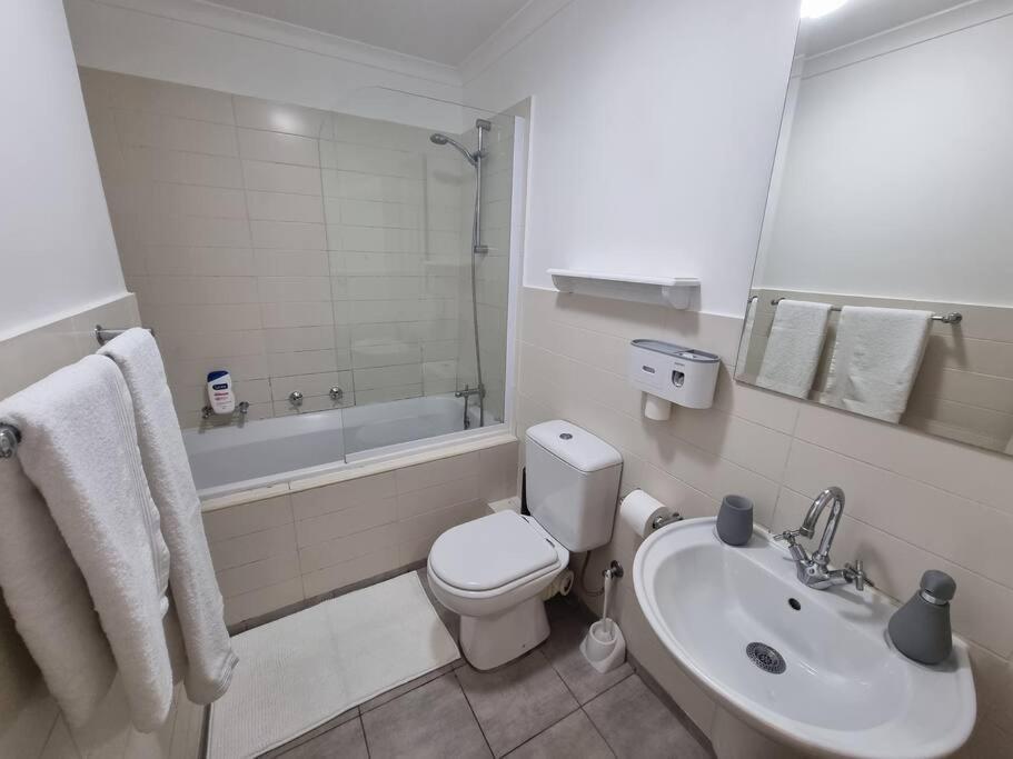 Beachfront Apartment on Muizenberg Surfers Corner - 3