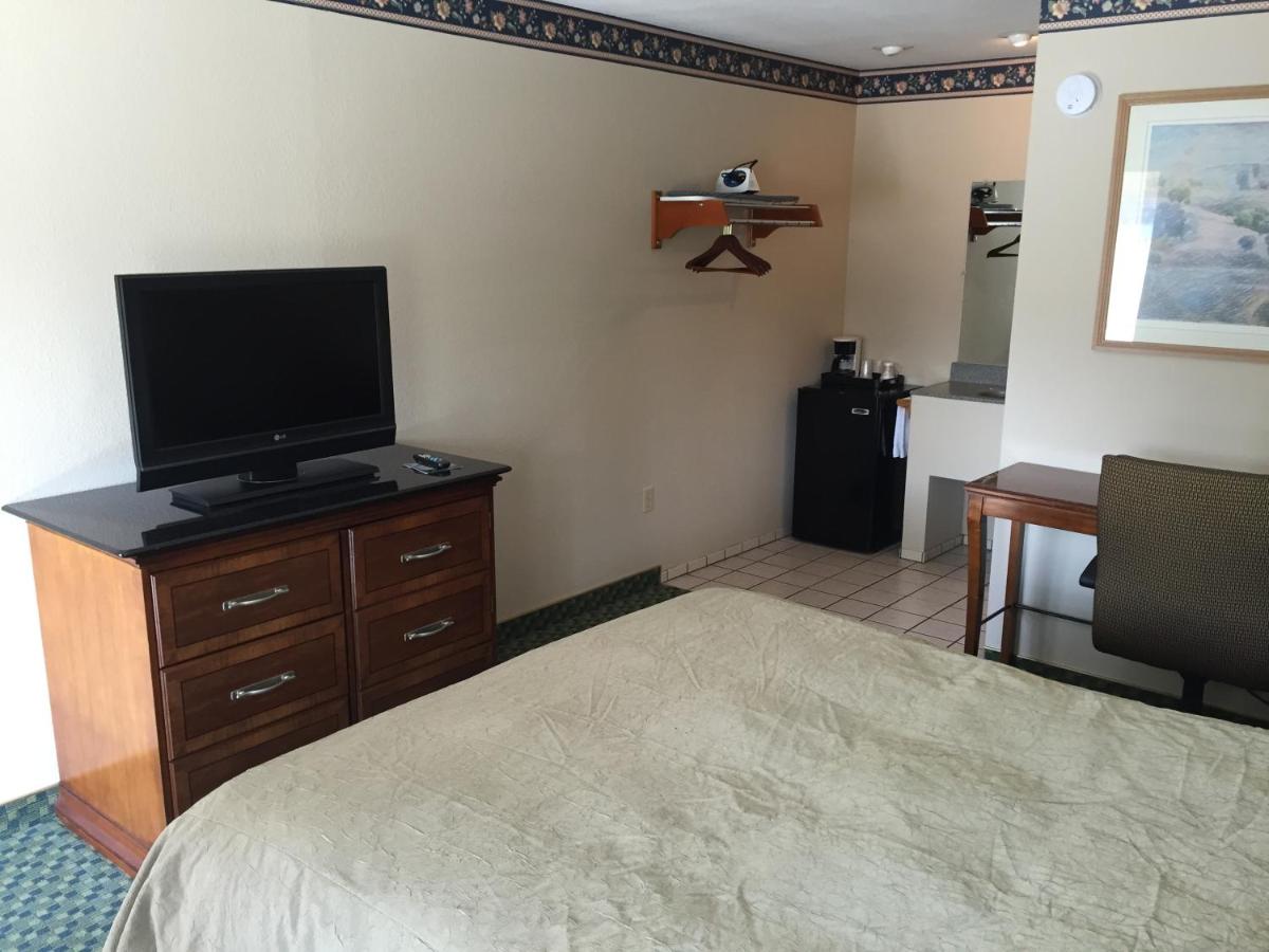 Budget Inn of Lodi — photo 17