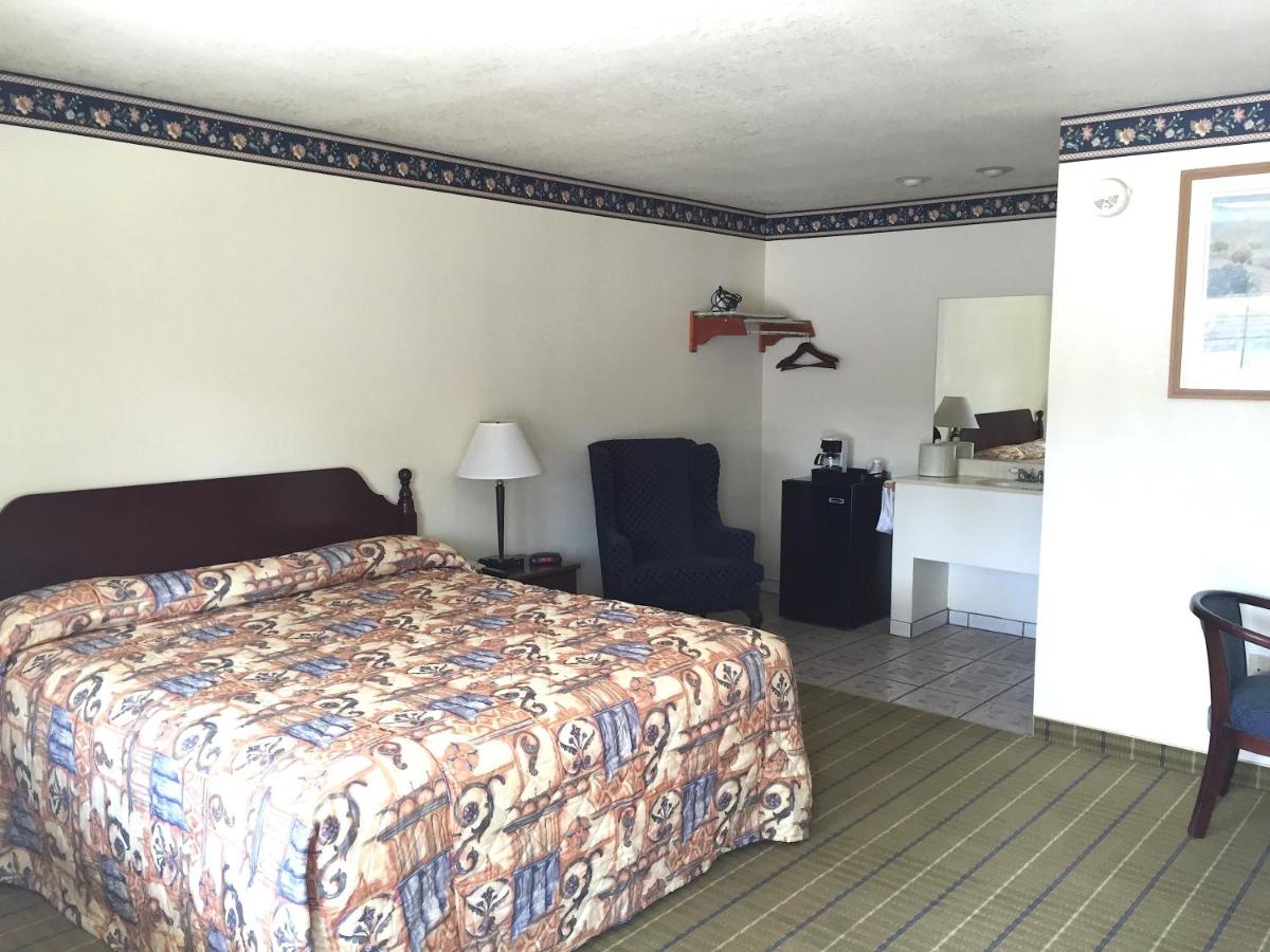 Budget Inn of Lodi — photo 14