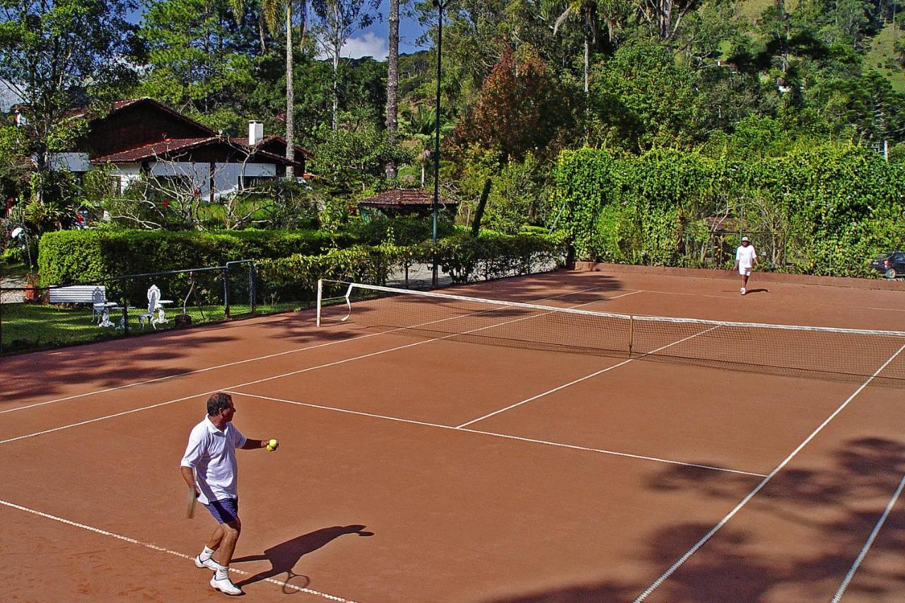Tennis court: Hotel Bühler