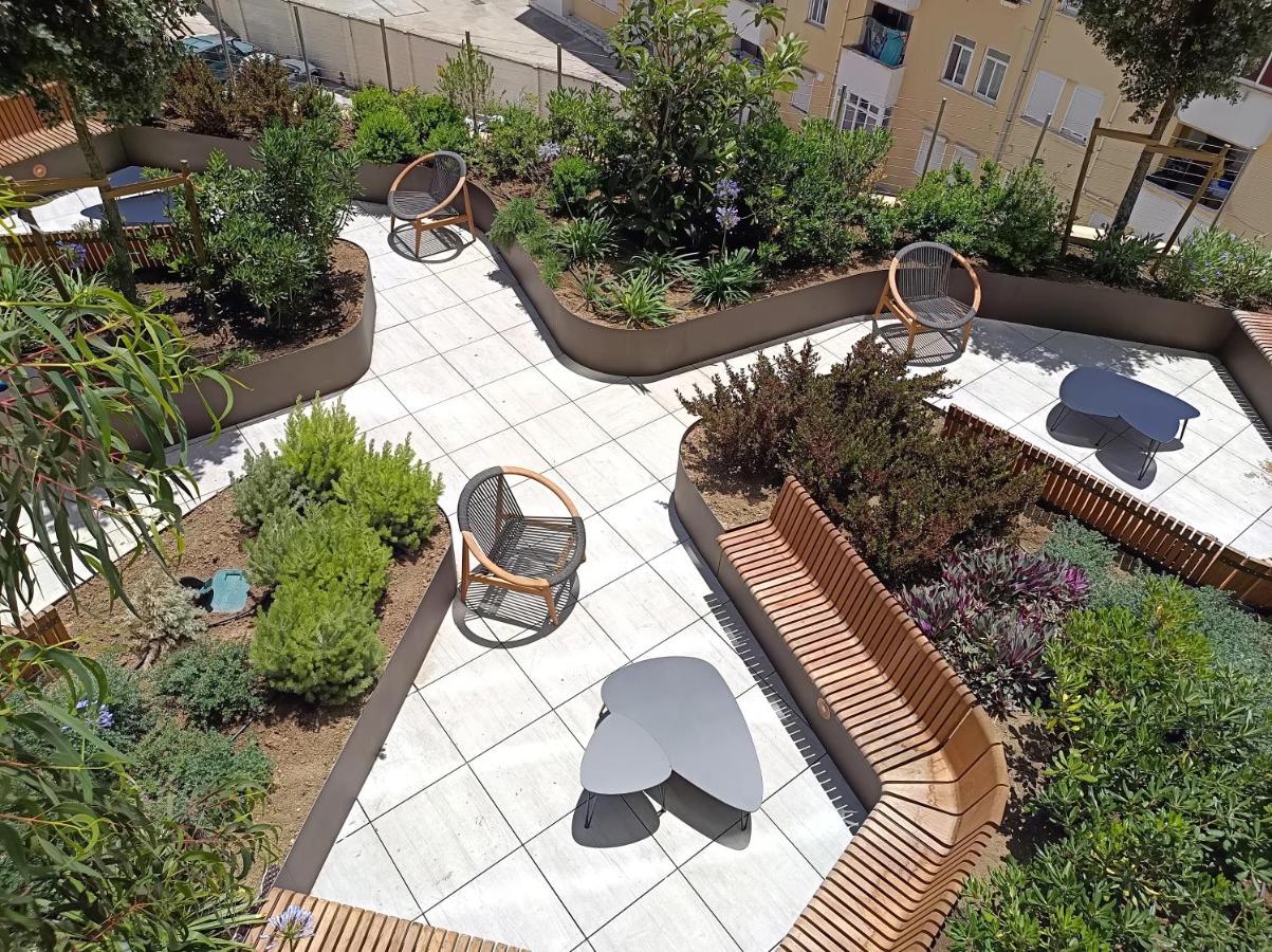 NEW-Studio Apartments in EuroCity-Large Pool-Rock or Sea Views-Balcony-Free Parking-Holiday and Short Let Apartments in Gibraltar