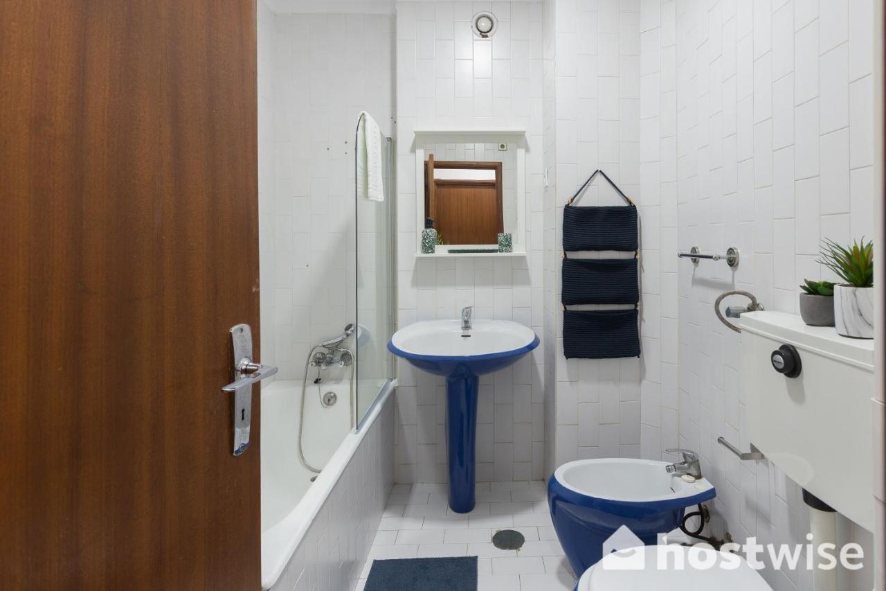 Host Wise - Comfy Bright Flats with Netflix - 3