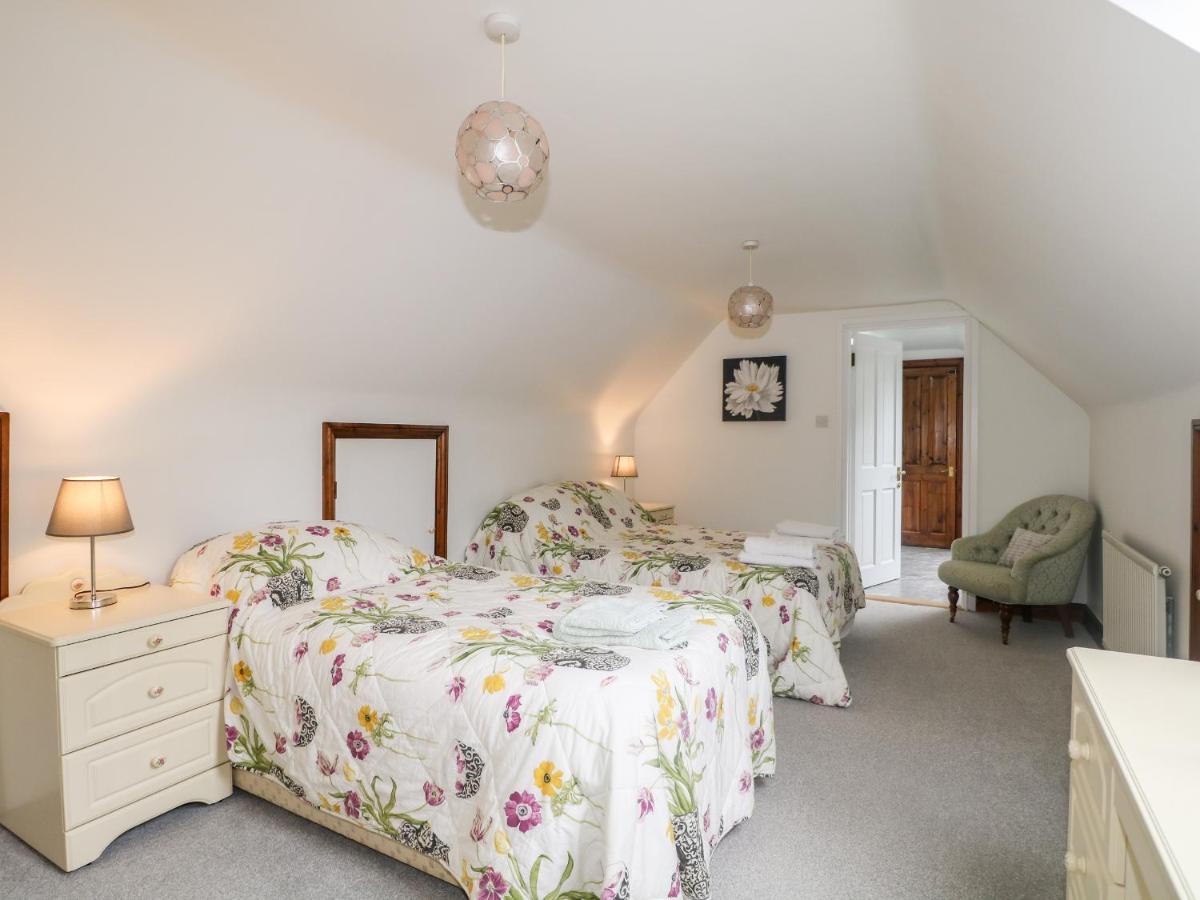 Miswells Cottages - Lake View photo