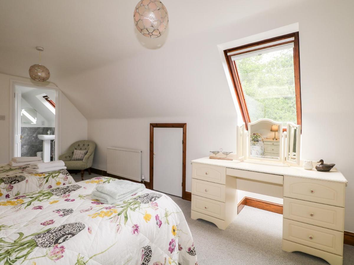 Miswells Cottages - Lake View photo