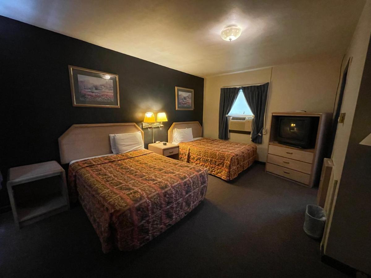 Twin Pines Motel — photo 9
