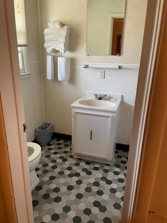 Twin Pines Motel — photo 3