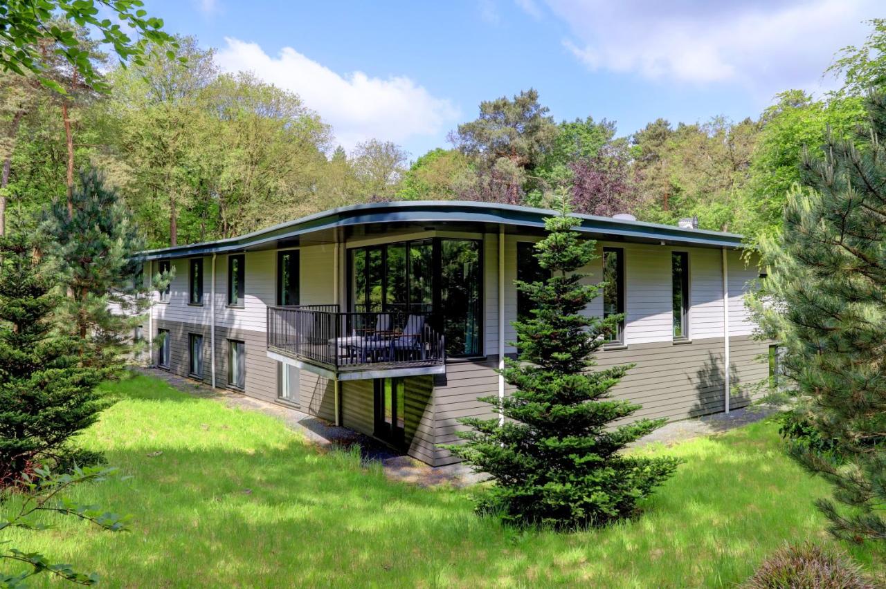 a house with a screened porch in the woods at Boutique Hotel Bed&Bos in Best