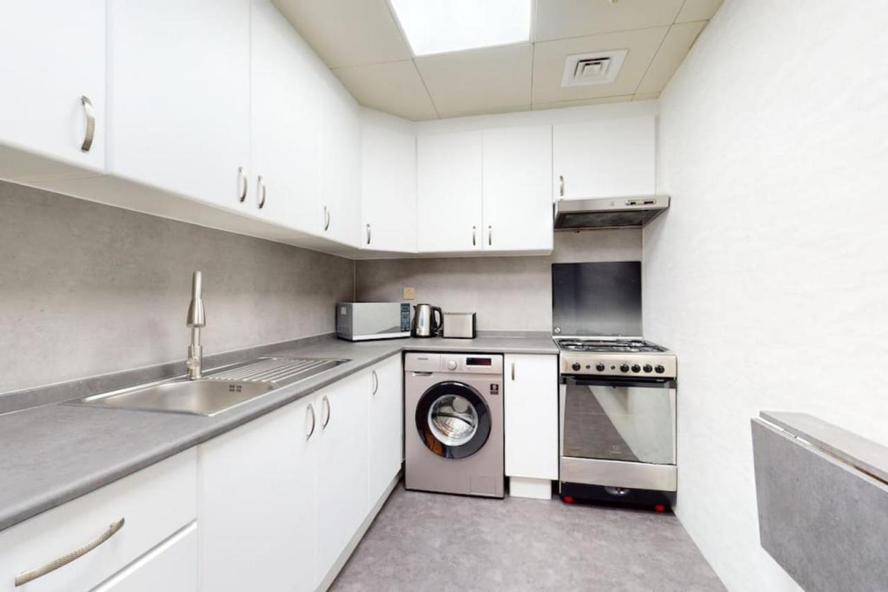 Vacationer Holiday Homes I Elegant One Bedroom I V3 Tower - 4