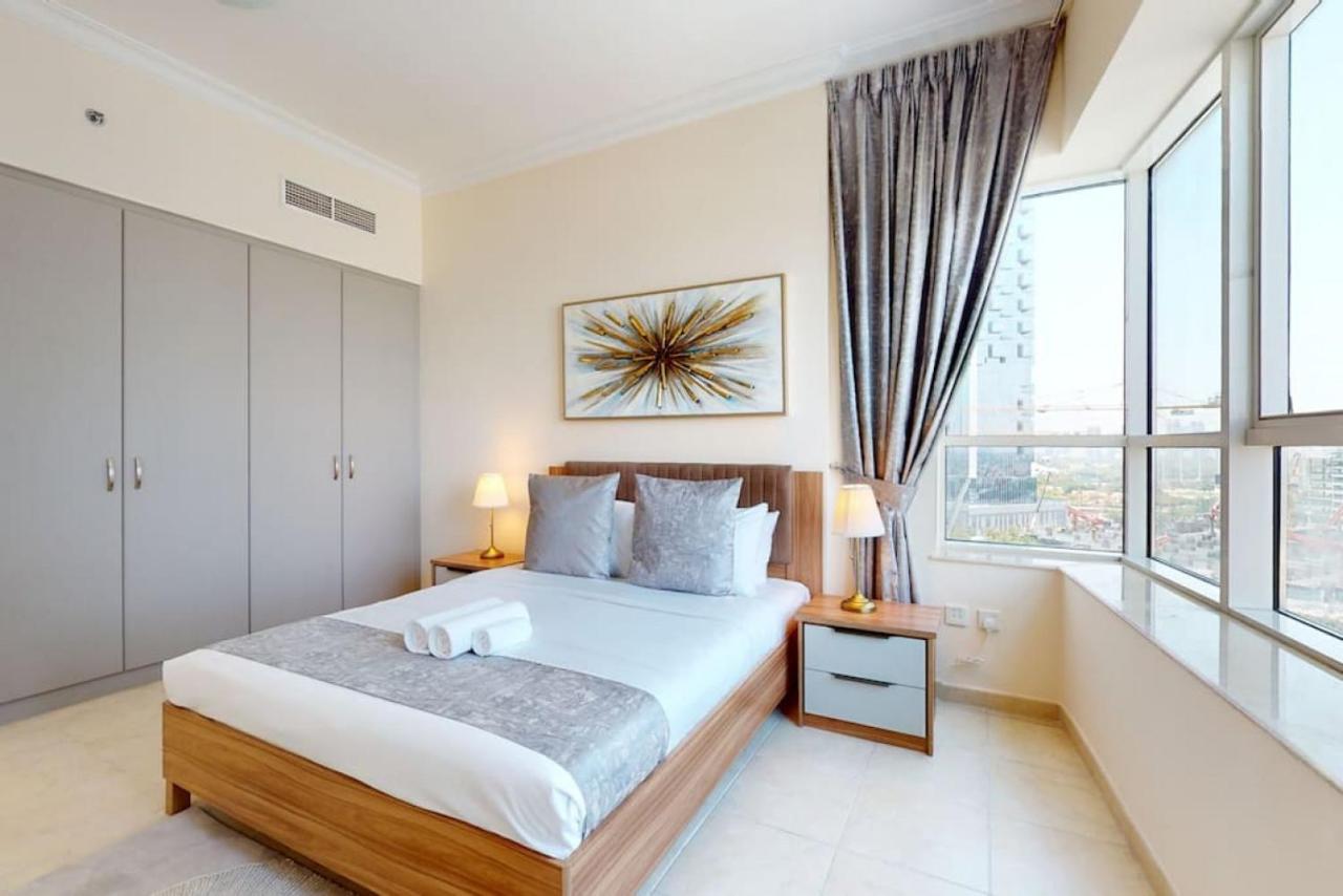 Vacationer Holiday Homes I Elegant One Bedroom I V3 Tower - 2