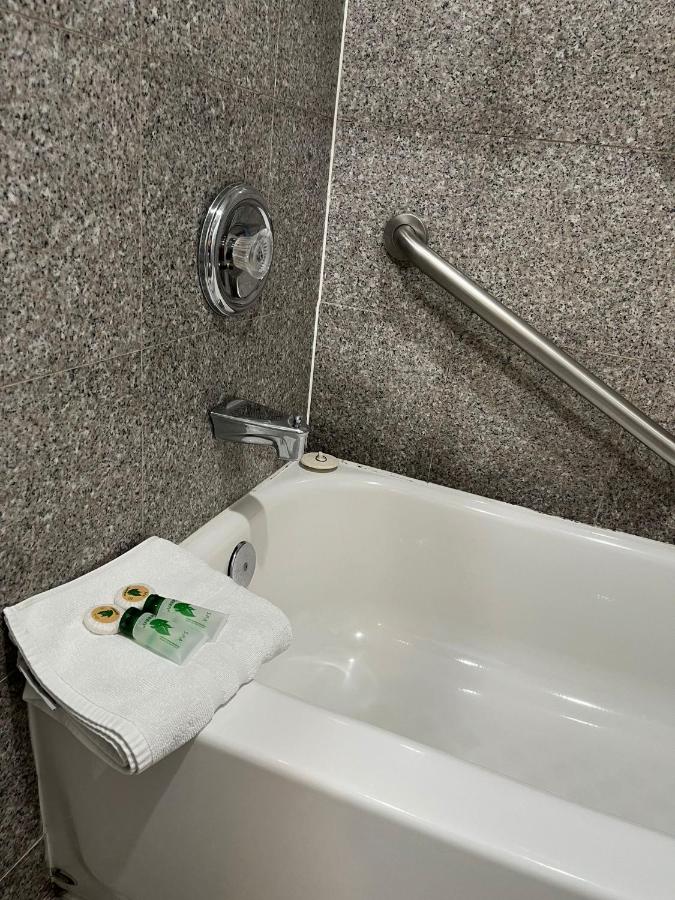 Laguna Inn and Suites — photo 17