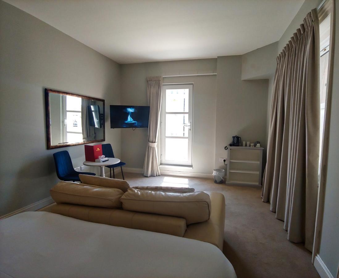 Executive Double Room with Partial Sea View and Balcony
