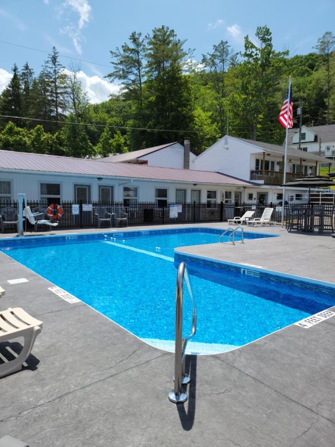 Estey Pines Motel — photo 9