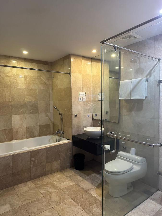 Famous Hotel Kuta Formerly Permata Kuta Hotel - 3