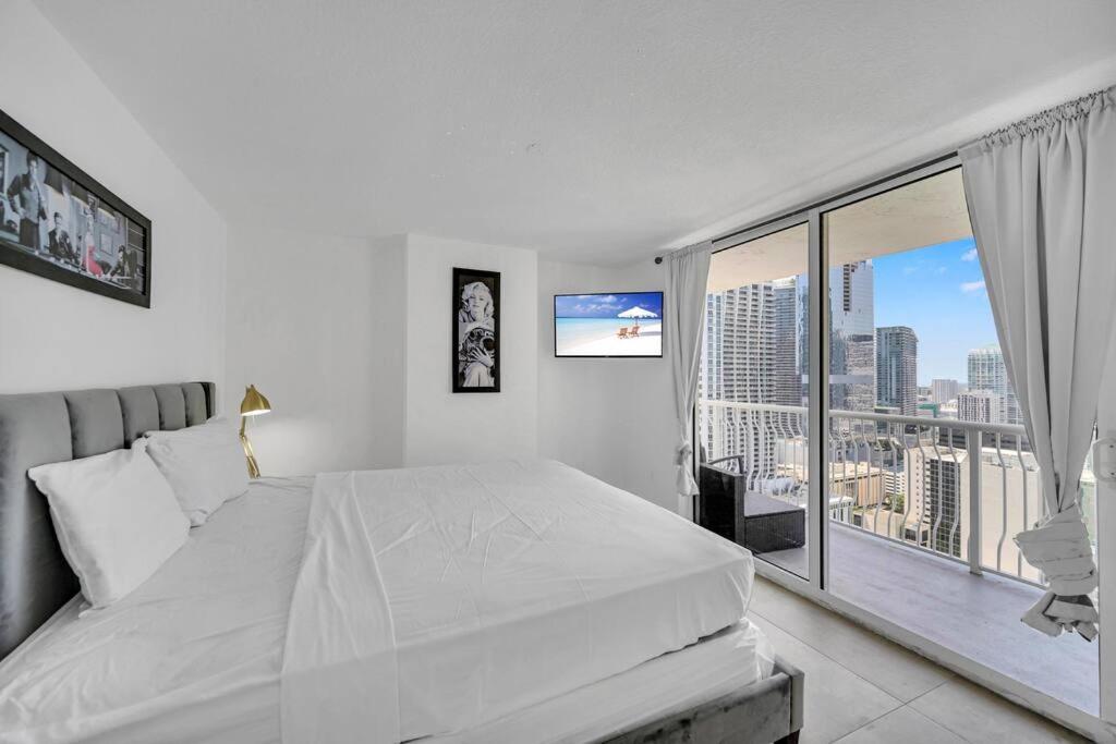 37th floor Amazing spacious unit with parking - 2