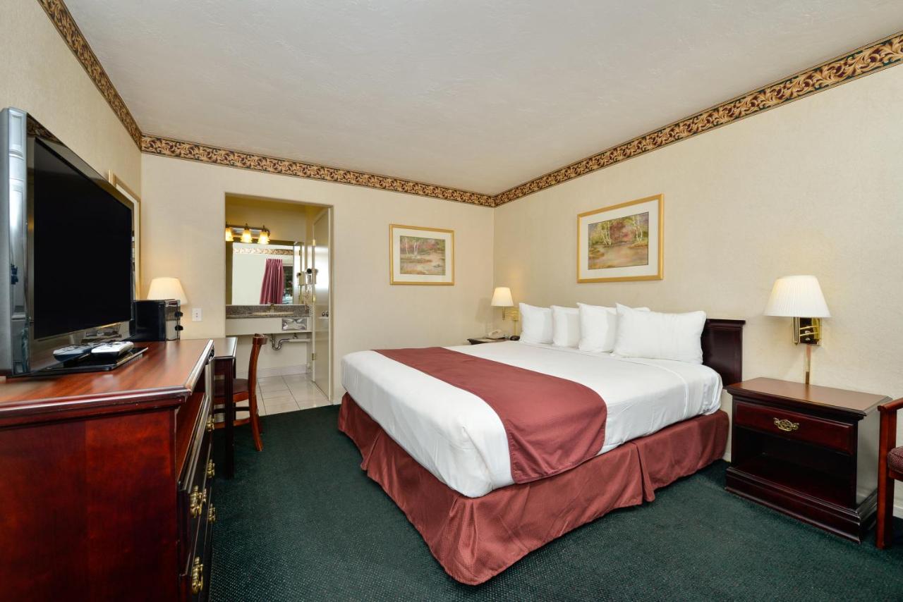 Americas Best Value Inn - Sky Ranch Palo Alto — photo 19