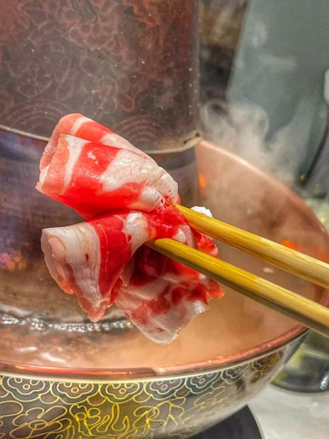 East Sacred Hotel--Very near Beijing Tiananmen Square ,the Forbidden City,The temple of heaven,3 minutes walk from Wangfujing Subway St,Located in the center of Beijing,Provide heating in winter,Newly renovated hotel-Able to receive foreign guests photo