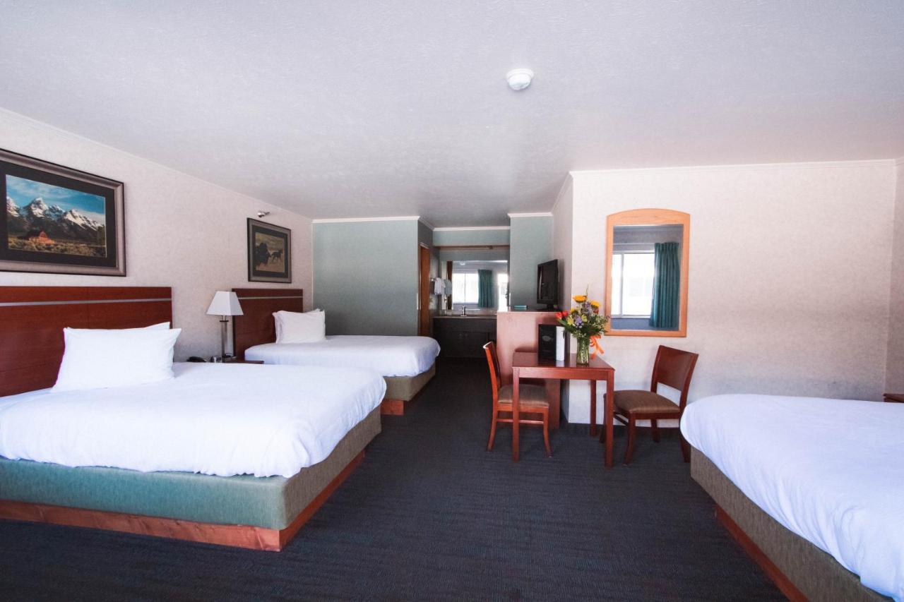 Branding Iron Inn — photo 14