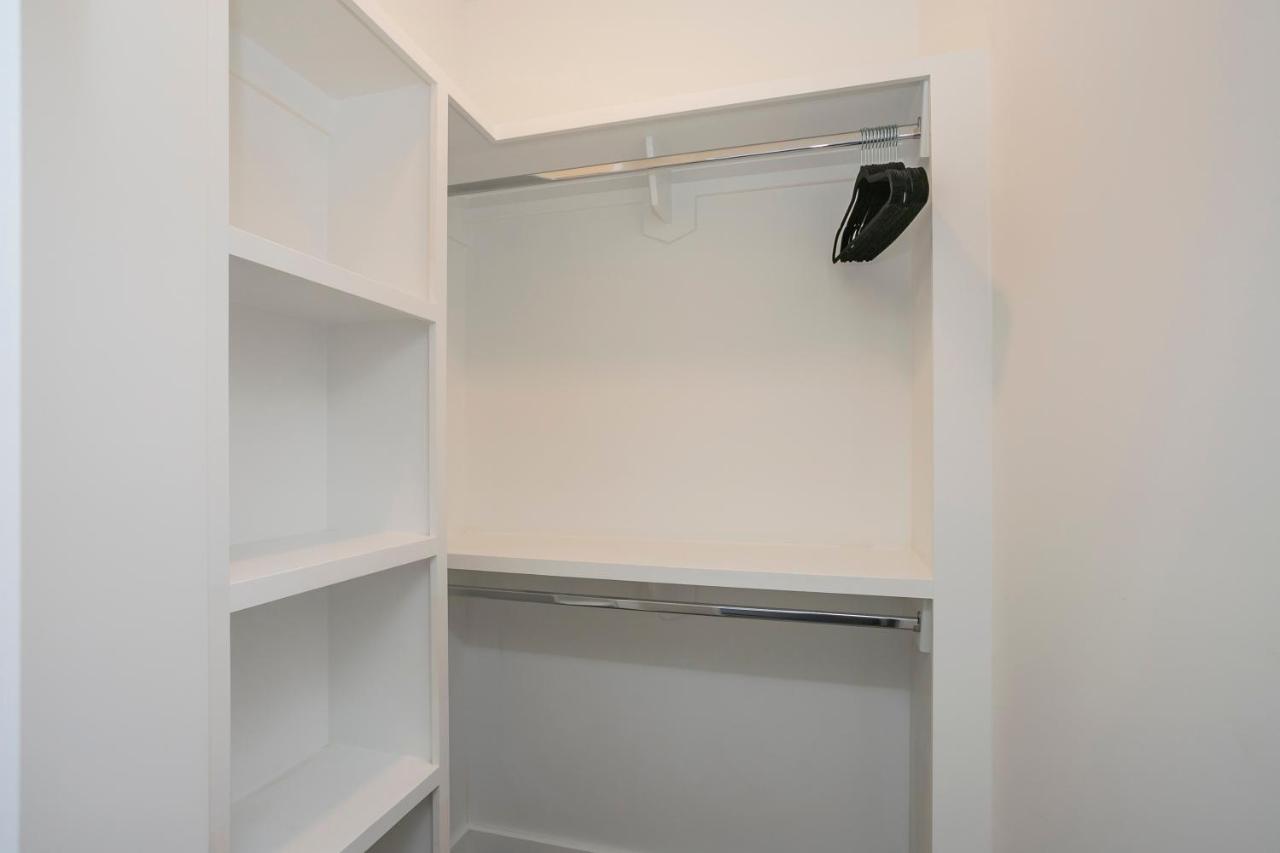 Luxury Townhome Skyline Views Mins To DT - 4