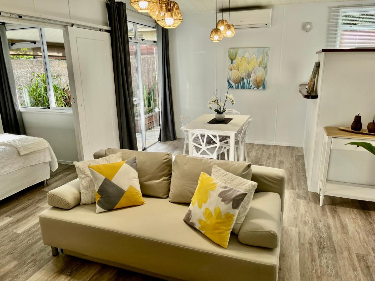 Tiaki Guesthouse - Cozy Modern Studio - 5min drive from the beach and Punaauia center - 4