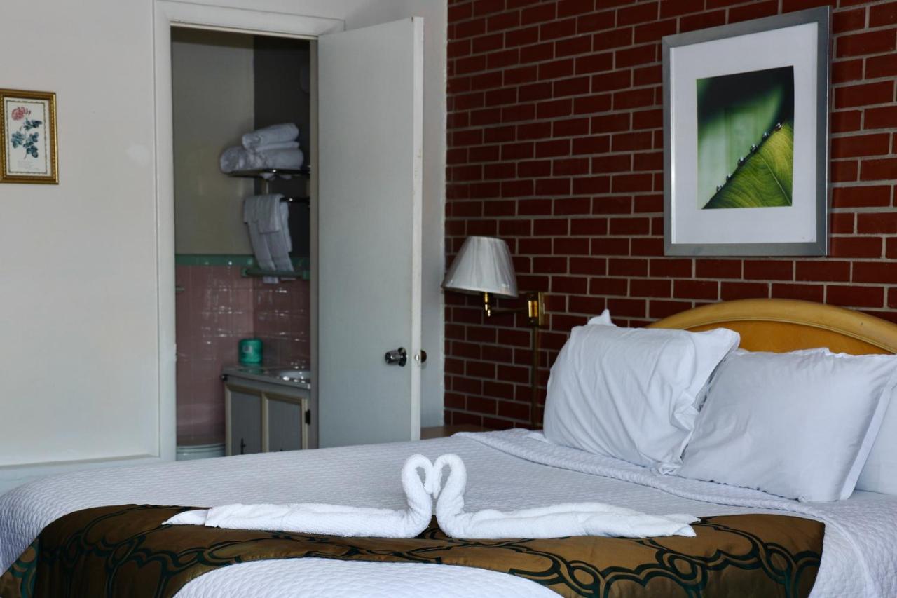 Twi-Lite Inn — photo 17