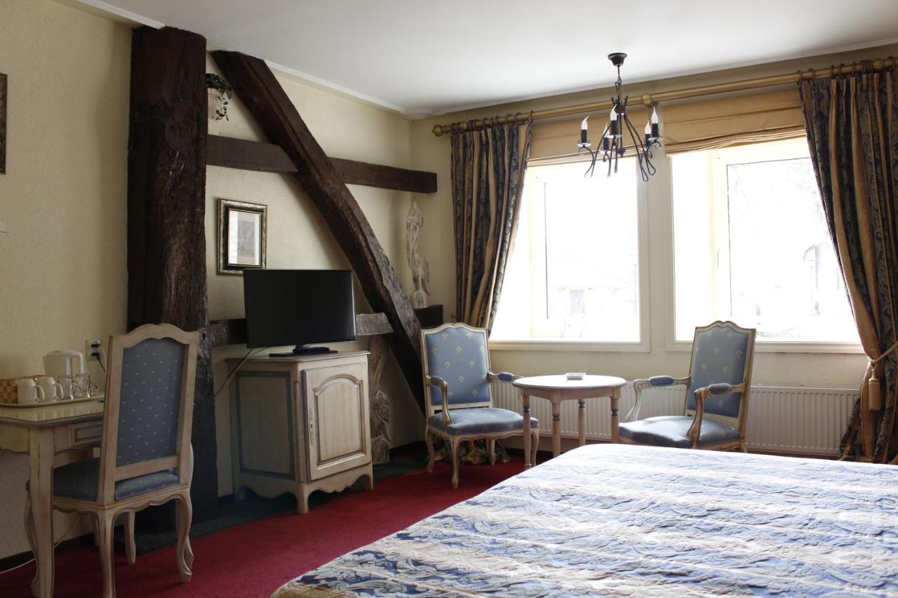 Een bed of bedden in een kamer bij Kasteel Schaloen