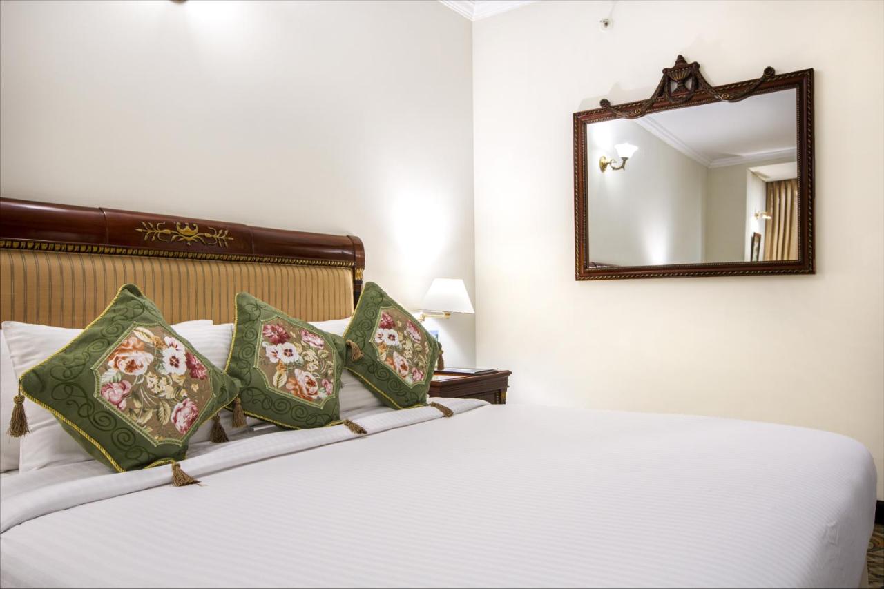 Hotel Sarina photo