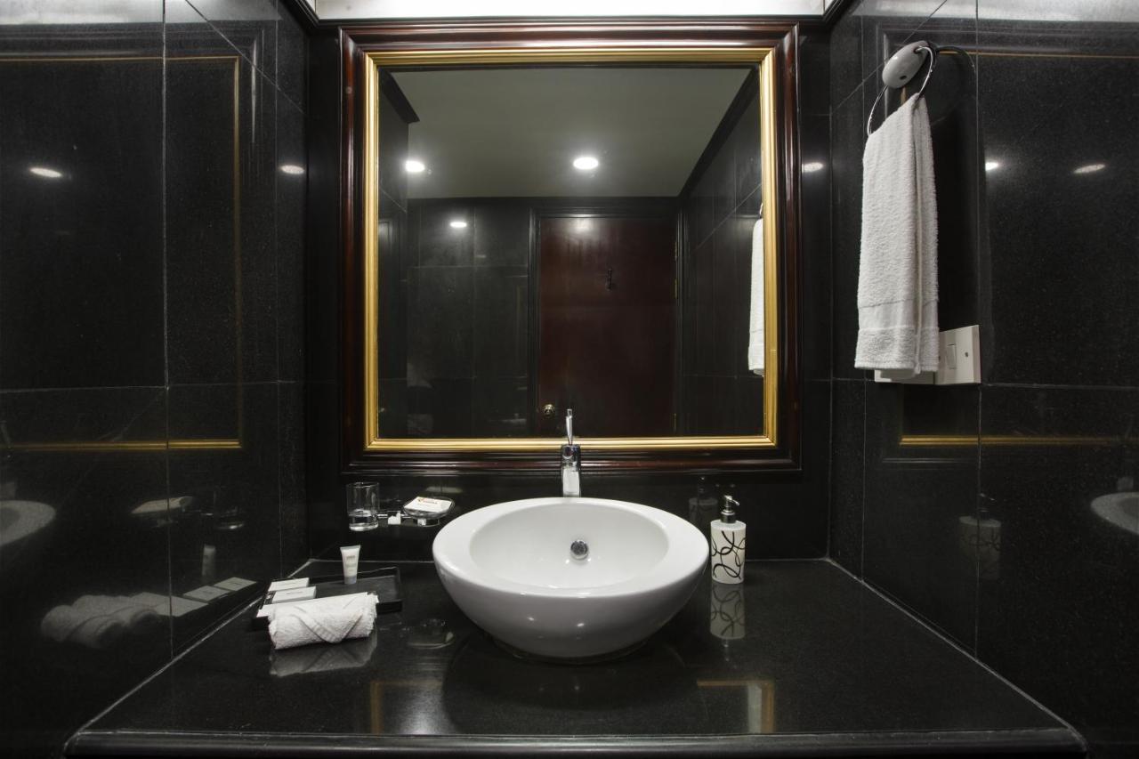 Hotel Sarina photo