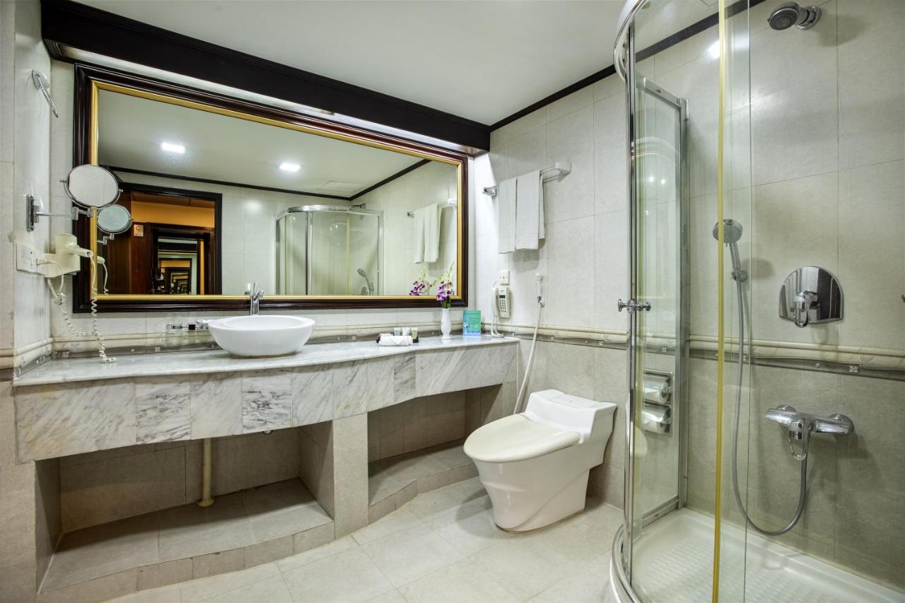 Hotel Sarina photo