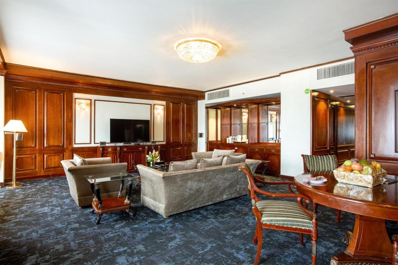 Hotel Sarina photo