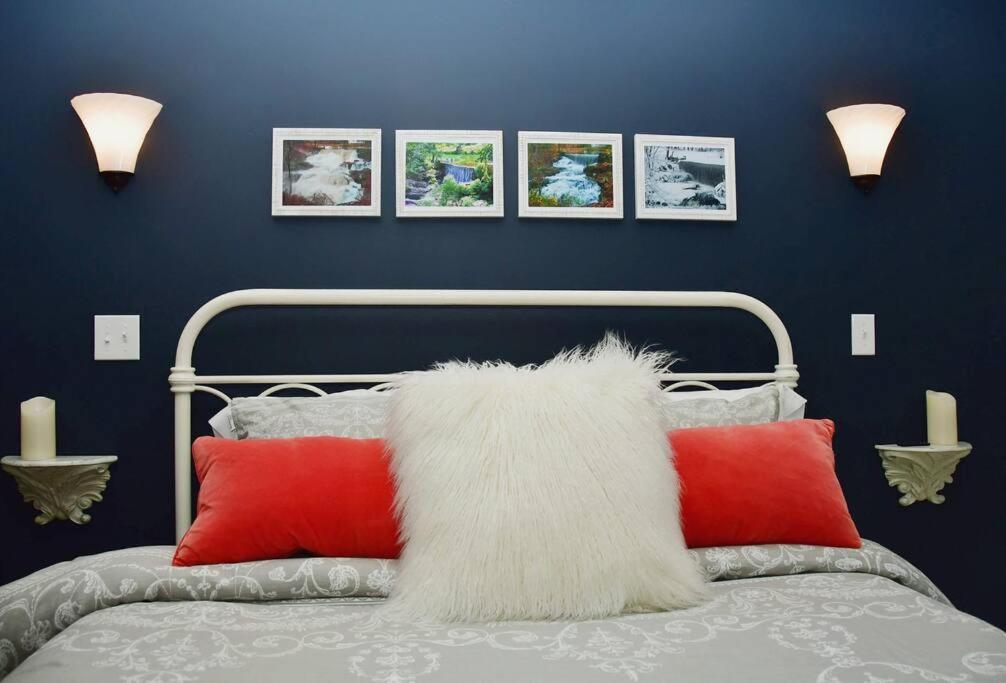 The Cottage at Millpond Falls - Romantic Luxury B&B in Warwick NY — photo 2