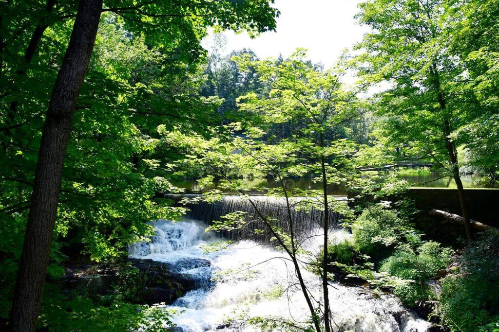 The Cottage at Millpond Falls - Romantic Luxury B&B in Warwick NY — photo 23
