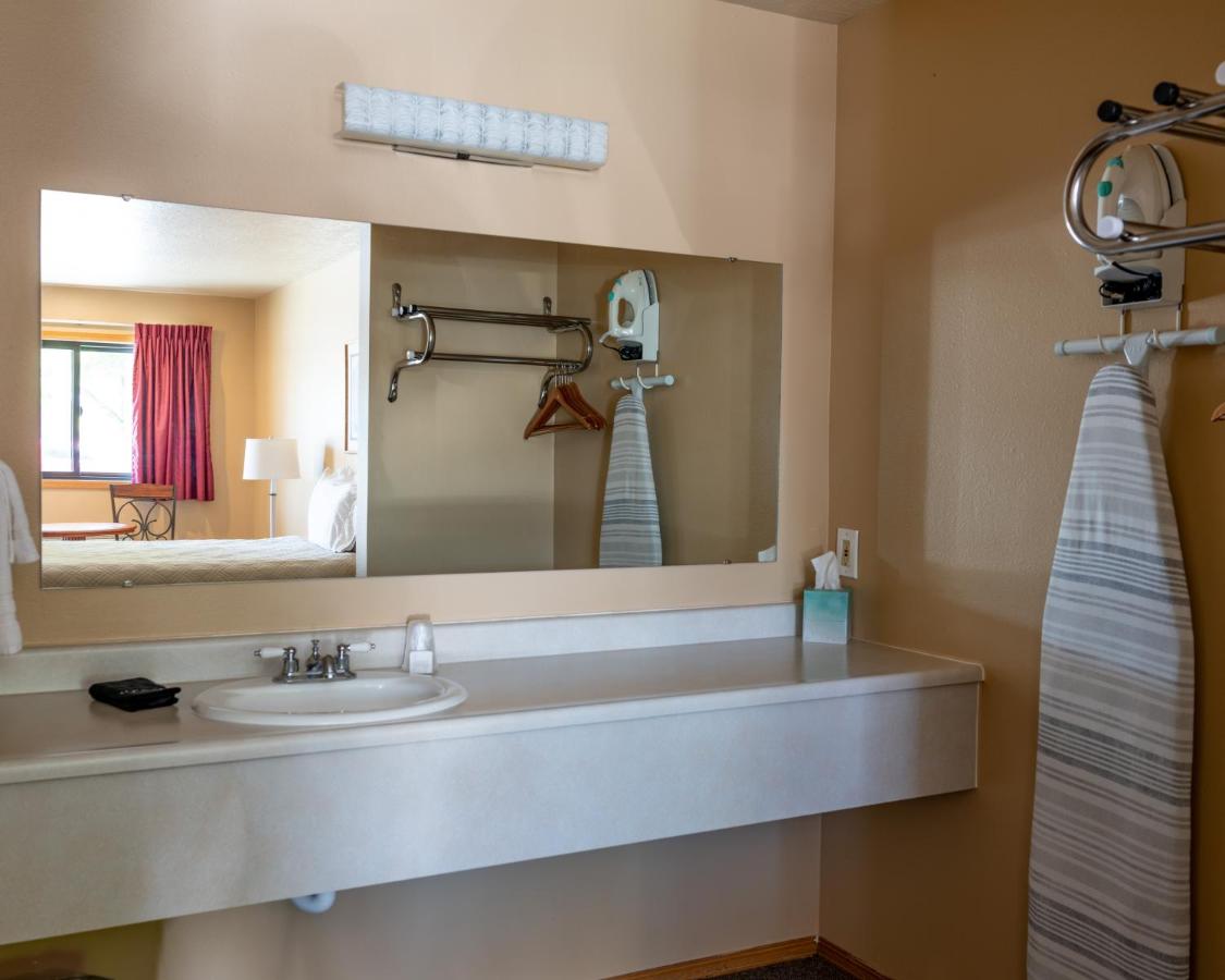Oregon Trail Inn — photo 17