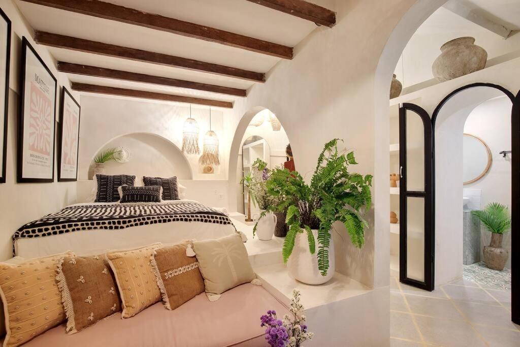 Seminyak Beach Bungalow Studio #2 with Private Pool - 2