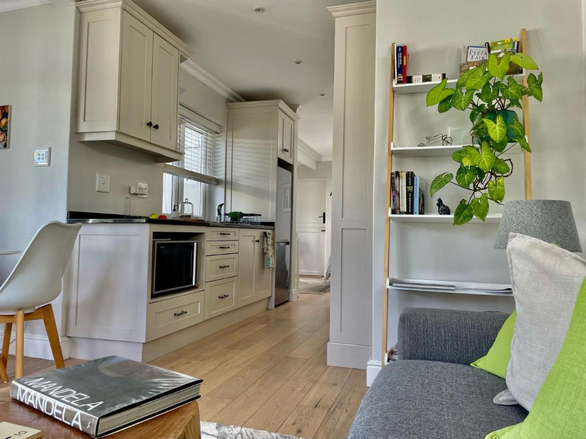 Fig Tree Cottage - Leafy Constantia Cottages - 2