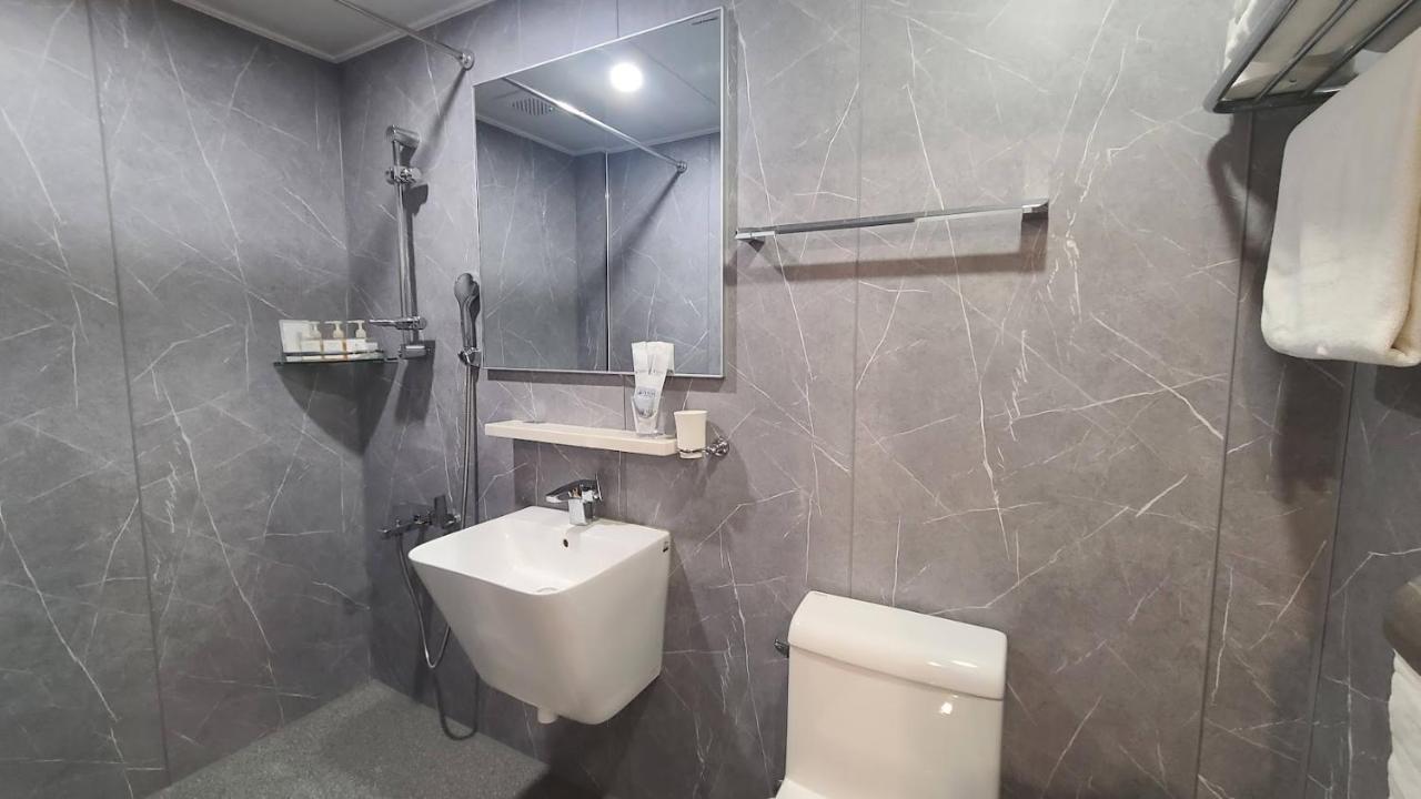 LEX Tourist Hotel - 2