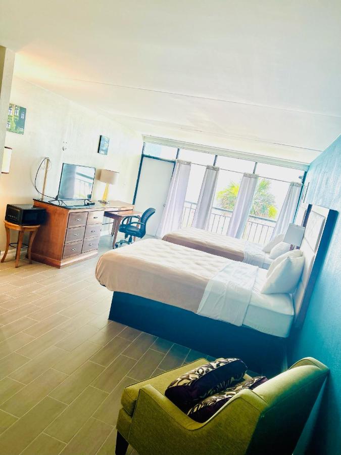 Image: Summer Wind Ocean Front Hotel