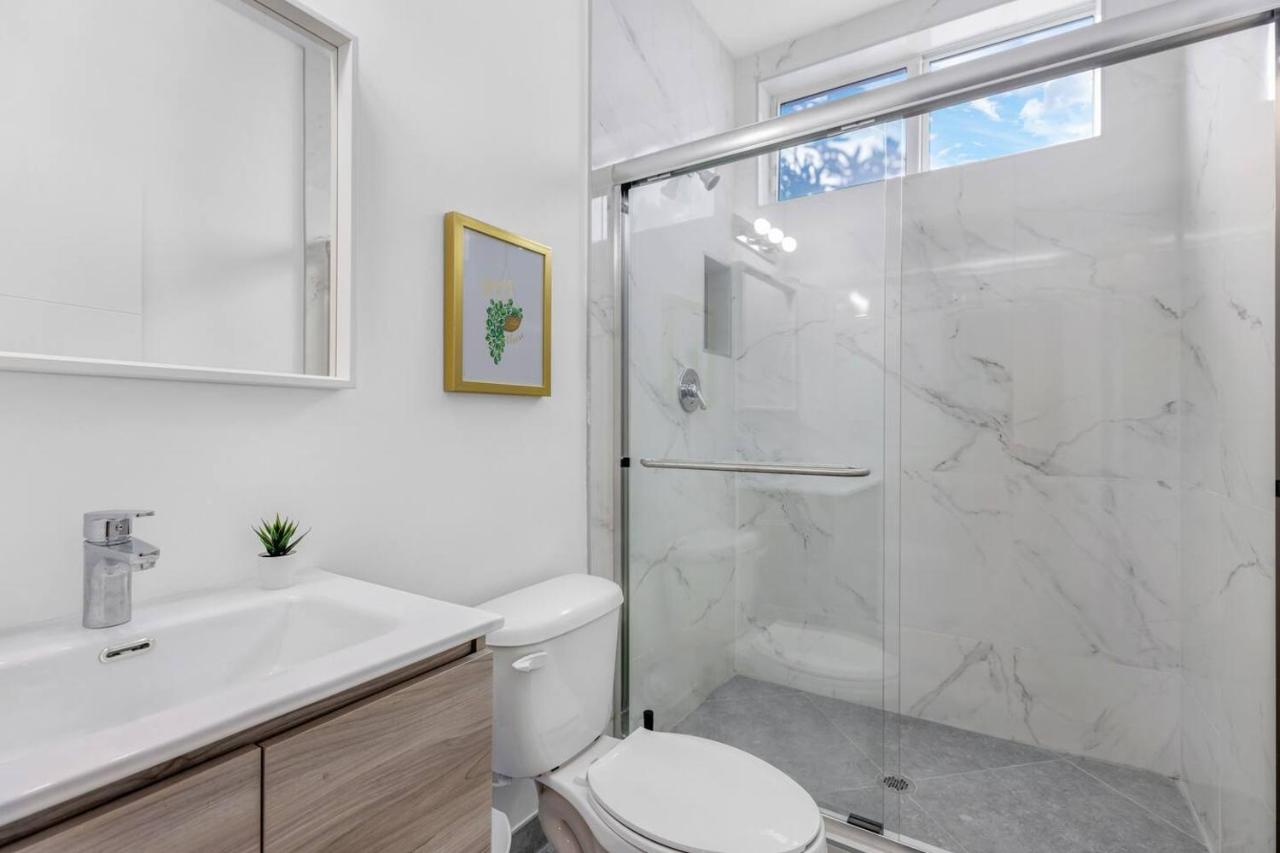 Up to 16 guests! Modern house near Wynwood - 3