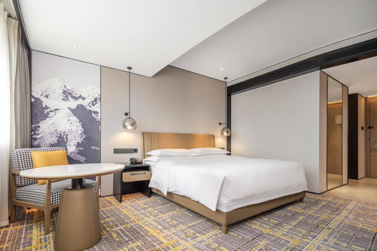 Sheraton Chengdu Lido Hotel photo