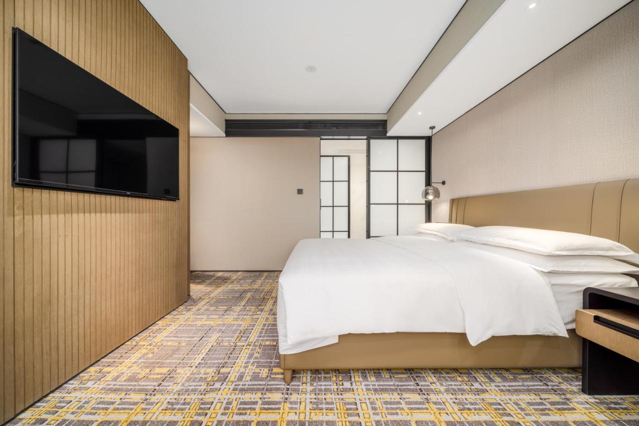 Sheraton Chengdu Lido Hotel photo