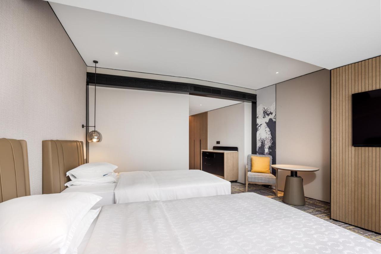 Sheraton Chengdu Lido Hotel photo