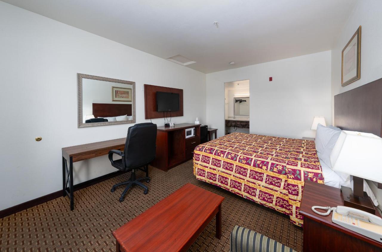 America Inn & Suites — photo 5